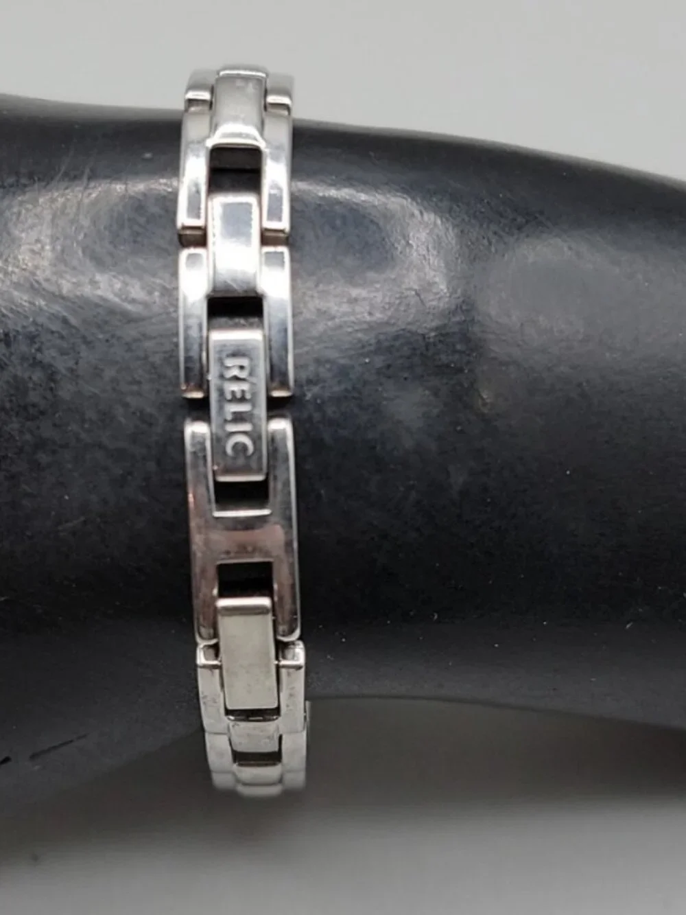 Relic Folio Ladies Watch Quartz  Stainless Steel Silver Date ZR33417 30mm 6.5